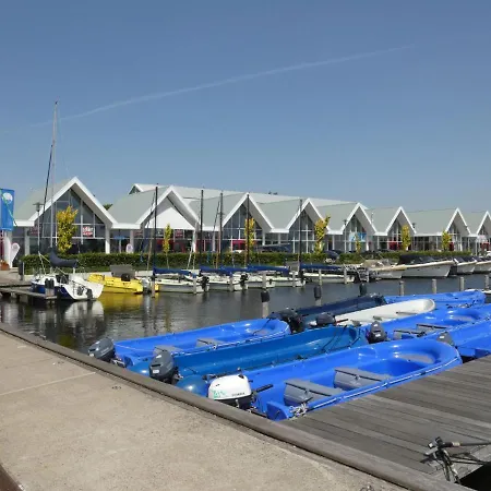 Ferienhaus Holiday De Meerparel-4 *